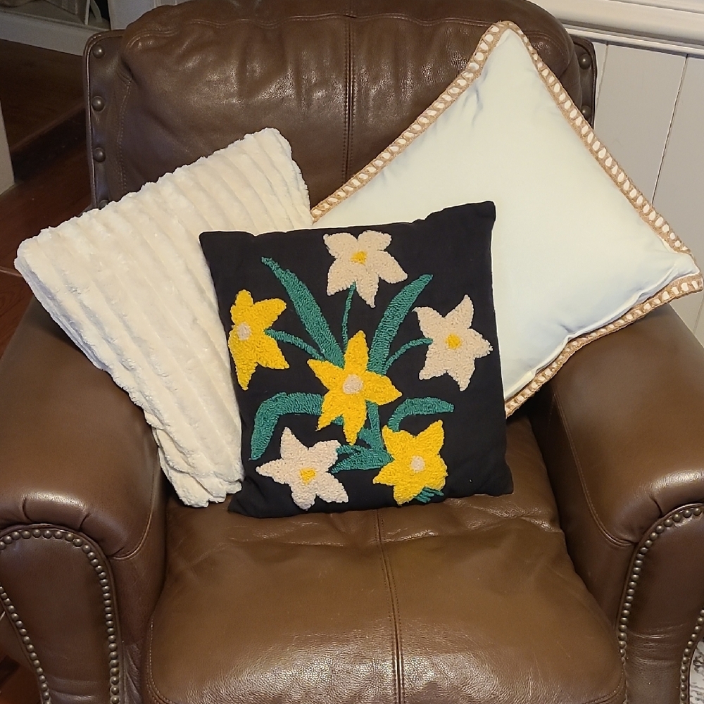 Vintage Daffodil Floral Embroidered Wool Tufted Pillow 16" X 16"